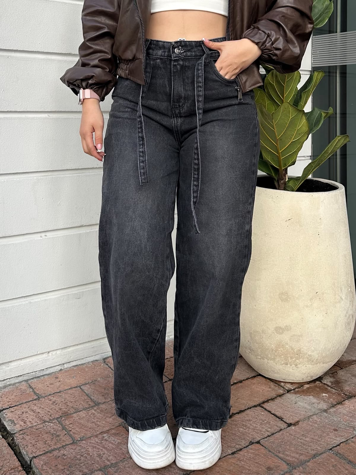 Jean wide leg mujer con correa tono gris