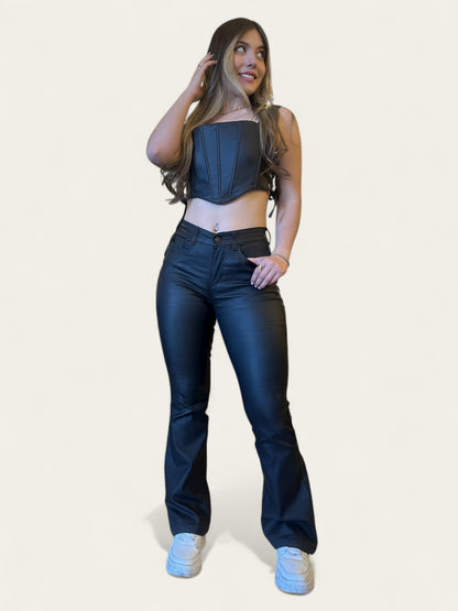 Jean Flare mujer efecto cuero tono negro