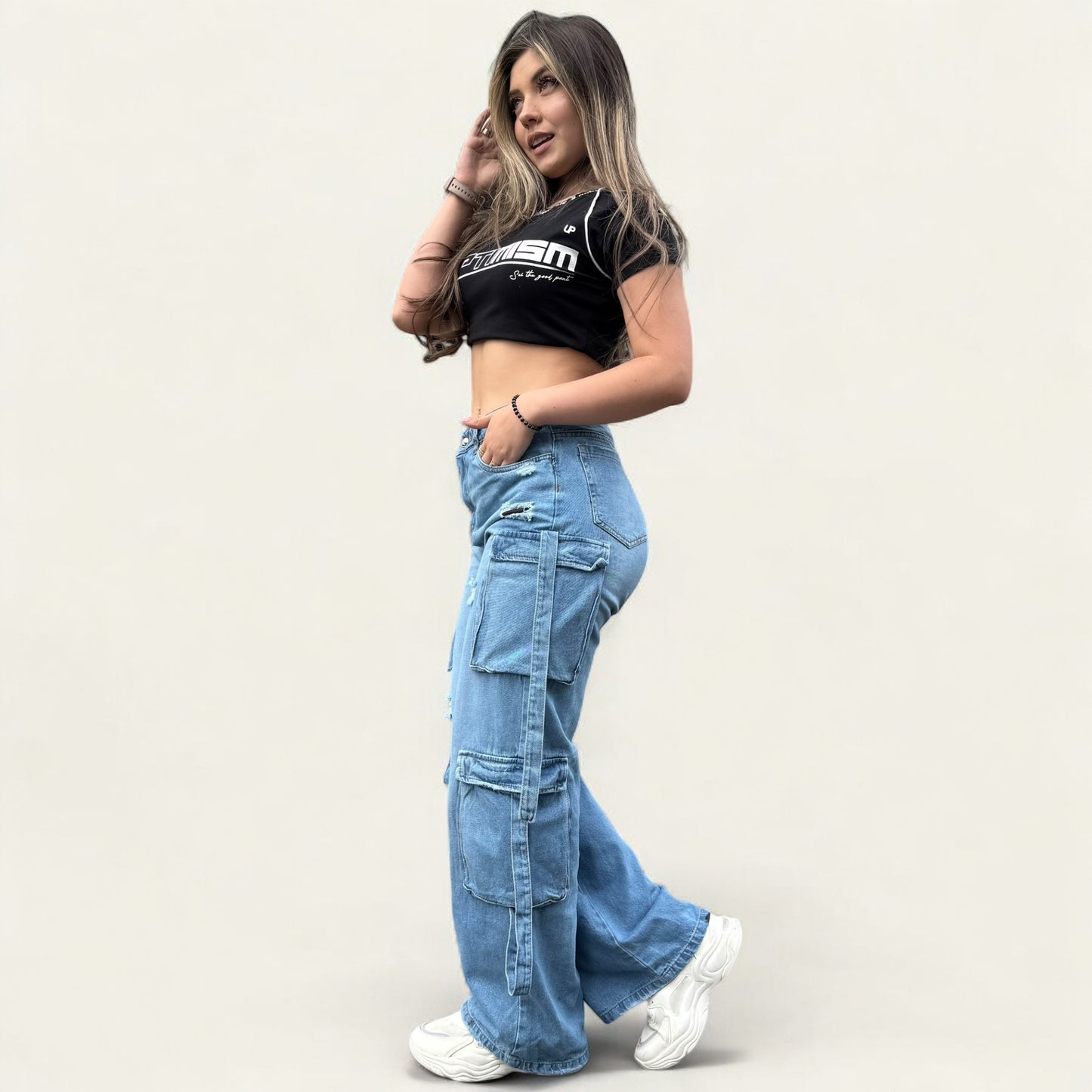 Jean cargo mujer tono azul claro