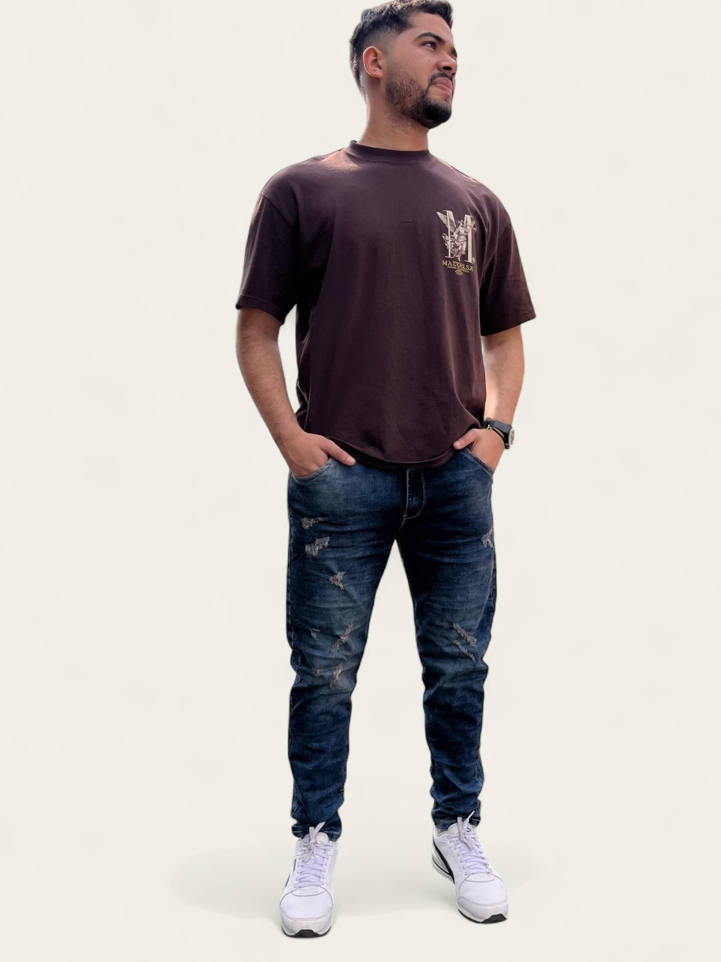 Jean slim clásico tono azul con rotos para hombre