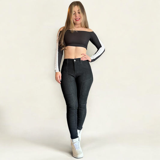 Jean skinny cargo tiro alto levanta cola tono negro