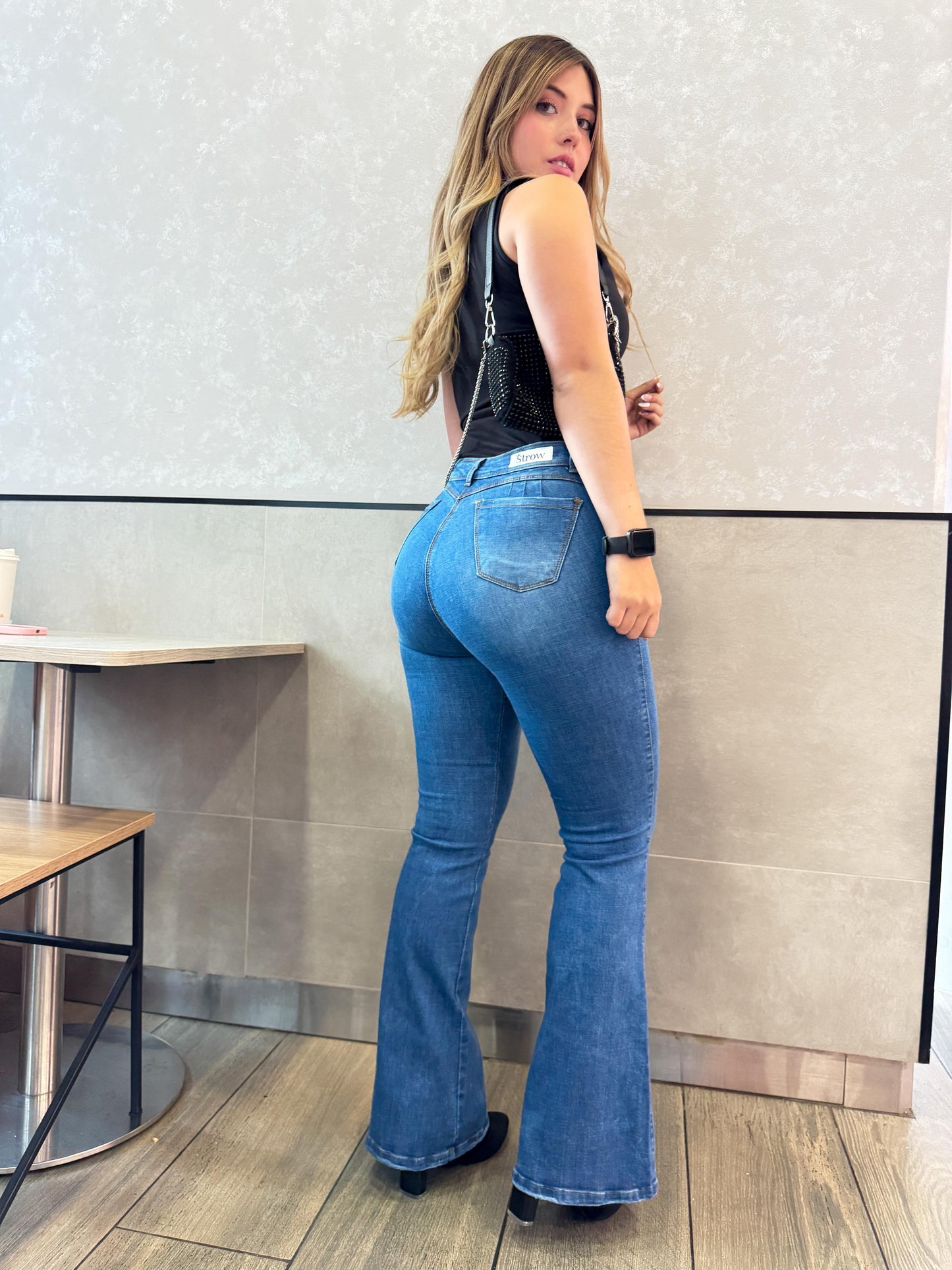 Jean Flare Mujer tiro alto levanta cola tono azul medio