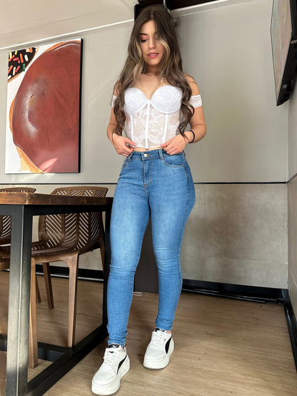 Jean skinny mujer tiro alto levanta cola tono azul clásico