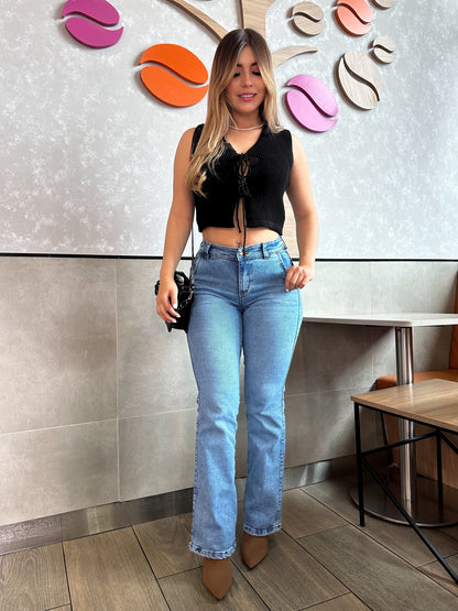 Jean bota recta mujer tiro alto levanta cola tono azul claro