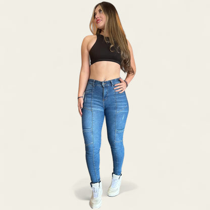 Jean skinny cargo tiro alto levanta cola tono azul claro