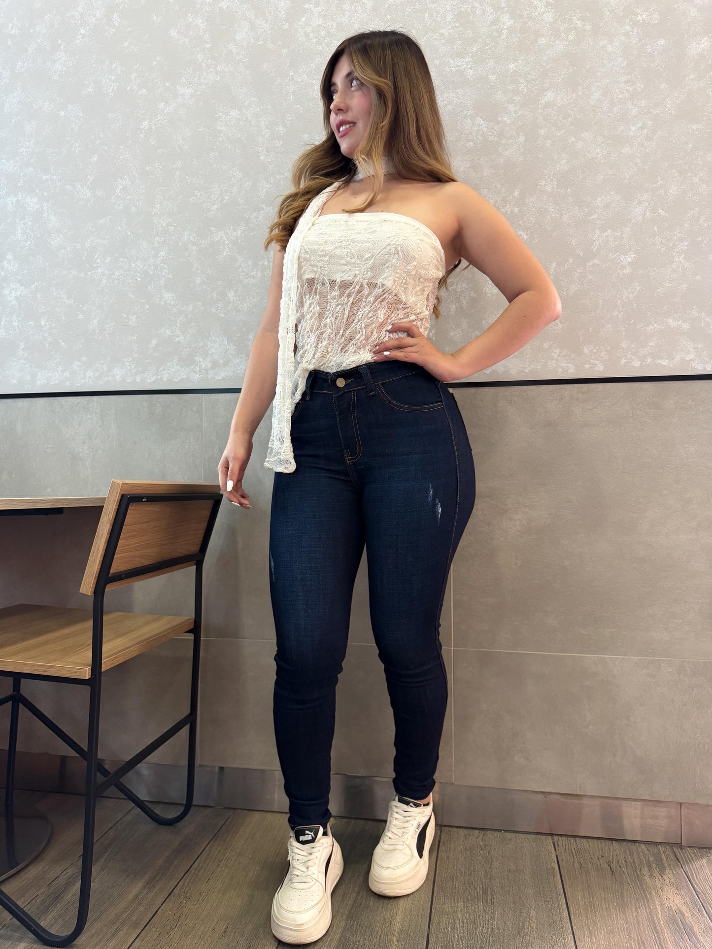 Jean skinny mujer tiro alto levanta cola azul oscuro