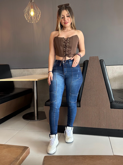 Jean skinny cargo tiro alto levanta cola tono azul oscuro