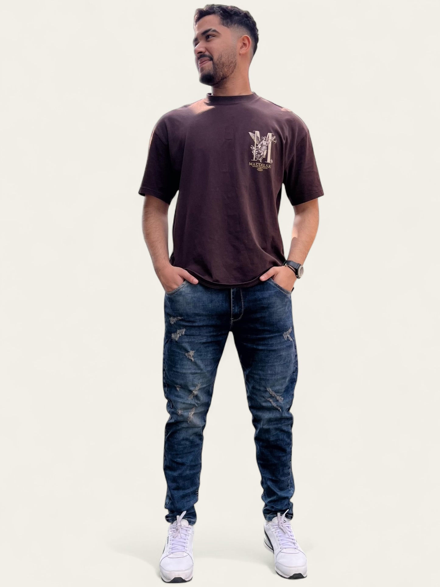 Jean slim clásico tono azul con rotos para hombre