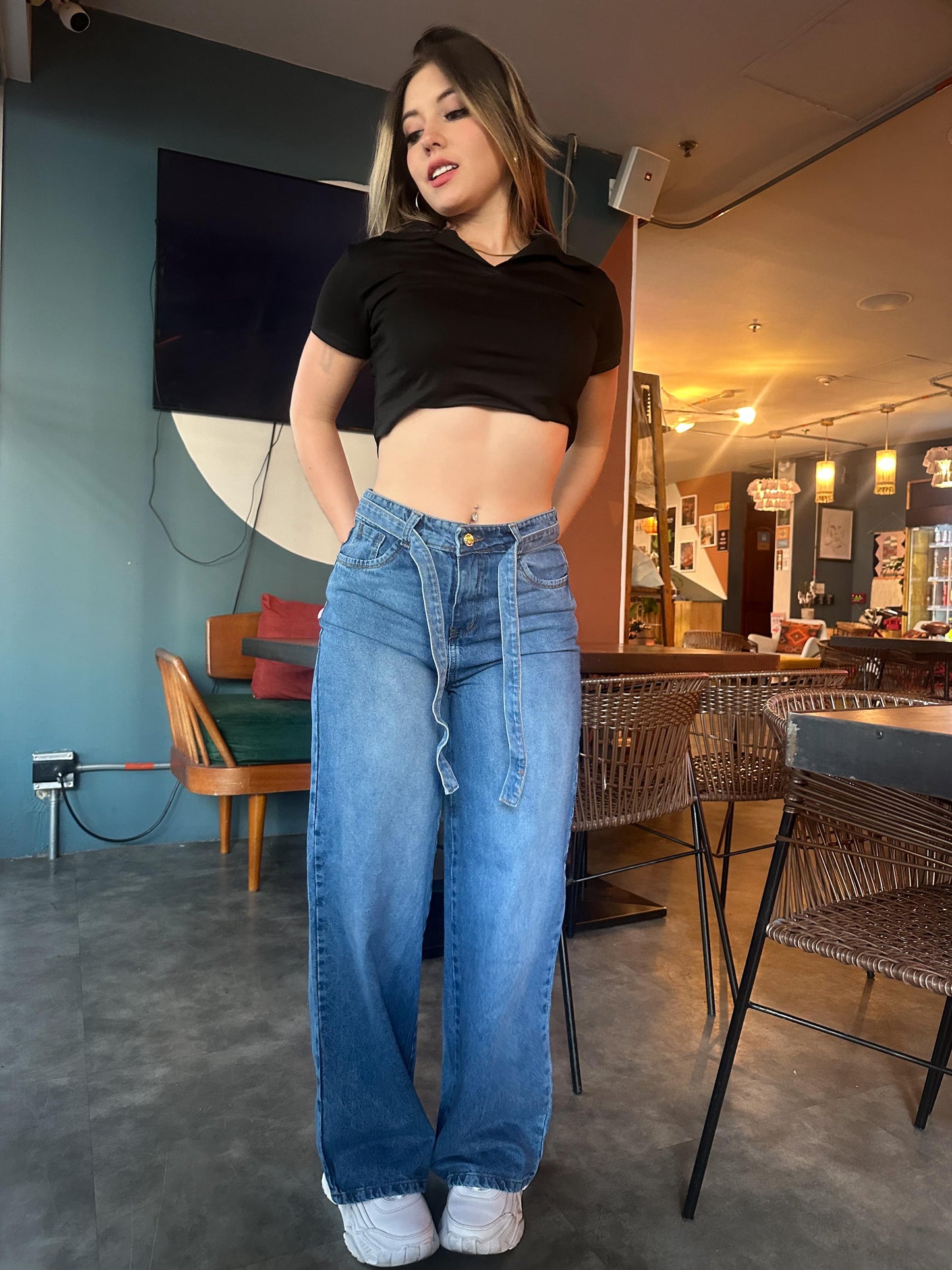 Jean Wide Leg mujer tono azul medio clasico con Correa
