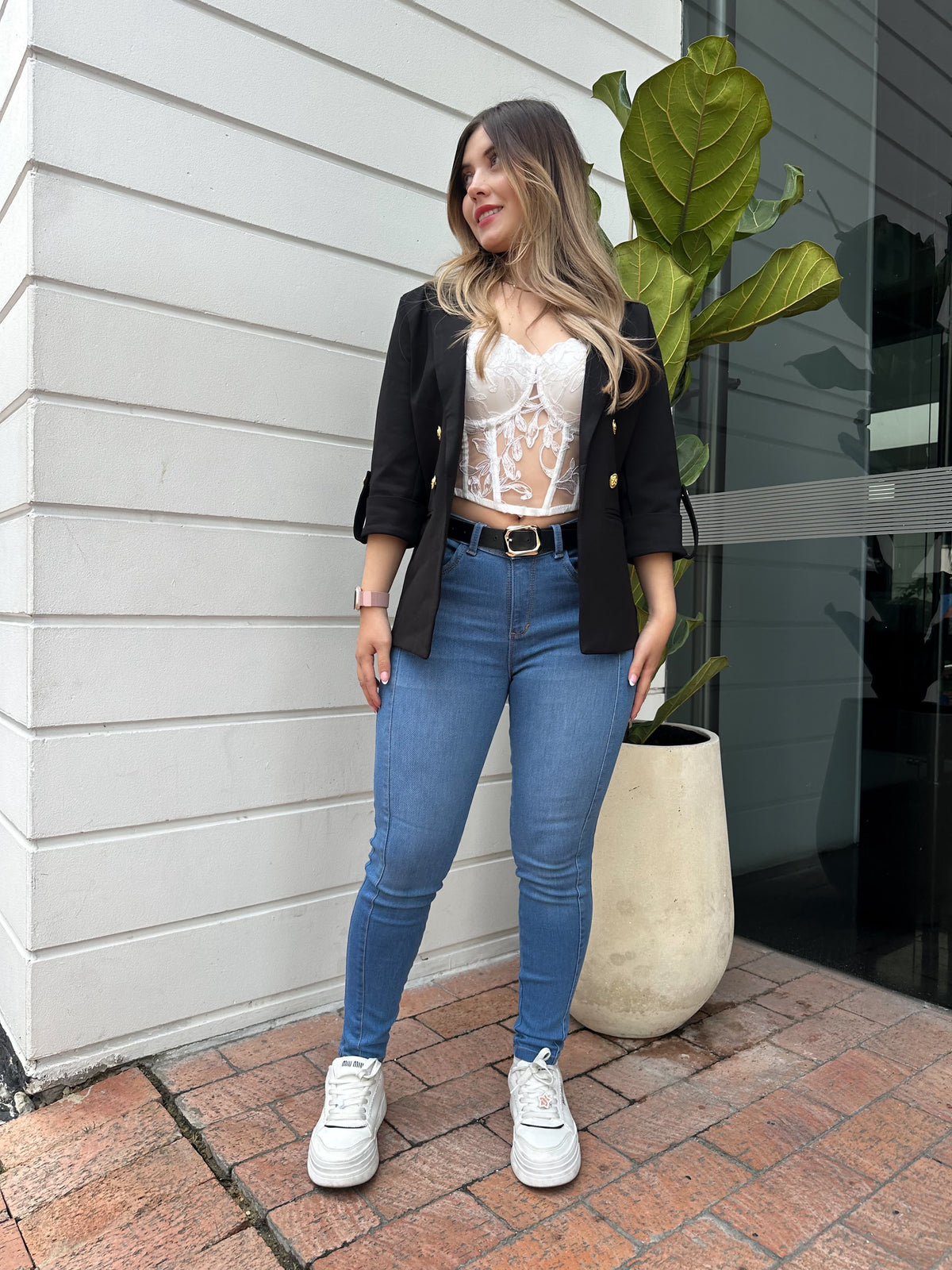 Jean skinny mujer doble costura tiro alto levanta cola azul claro