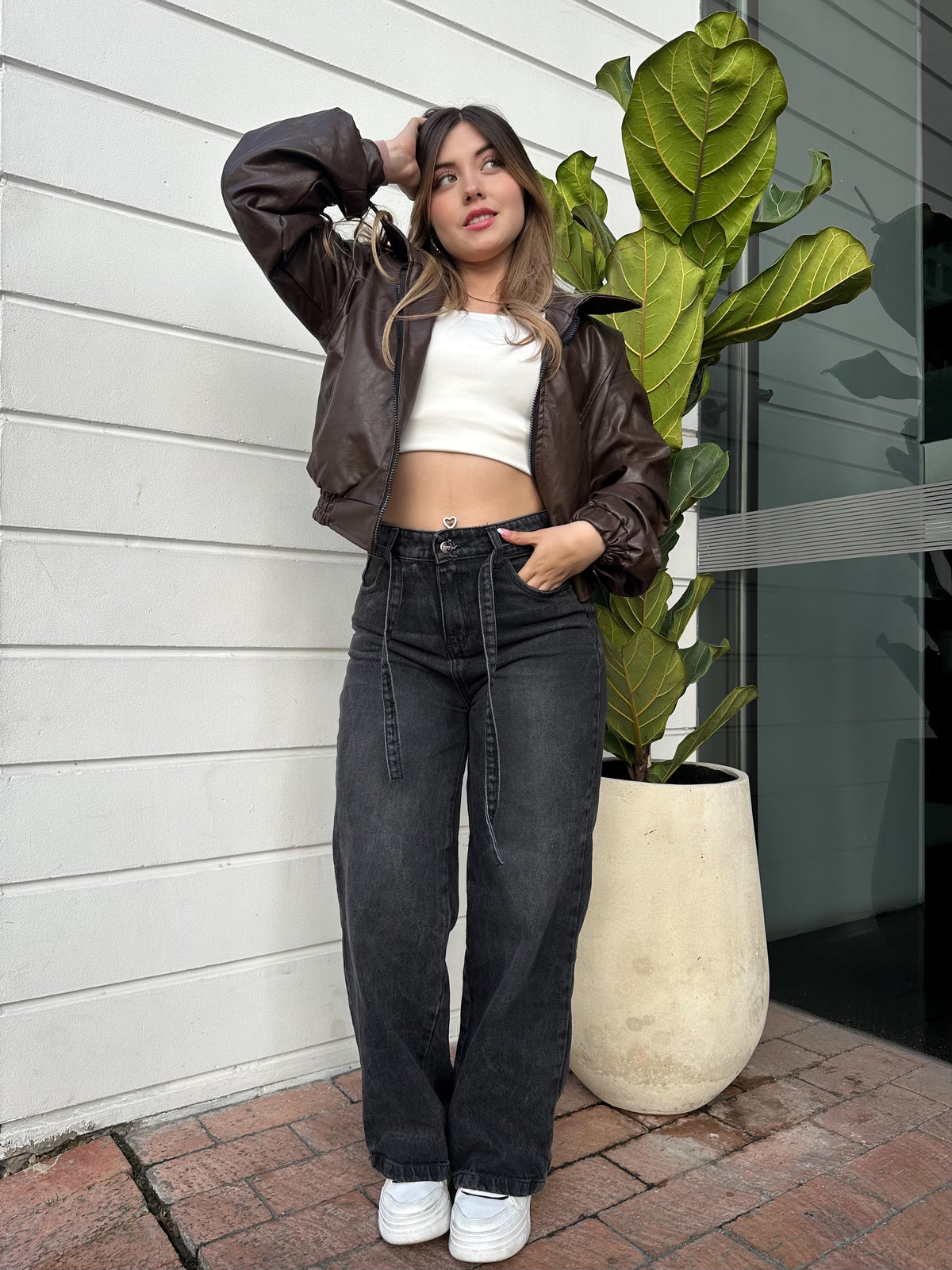 Jean wide leg mujer con correa tono gris