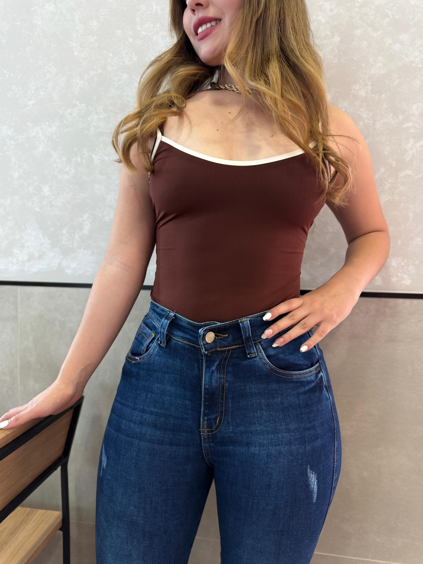 Jean skinny mujer tiro alto levanta cola azul medio