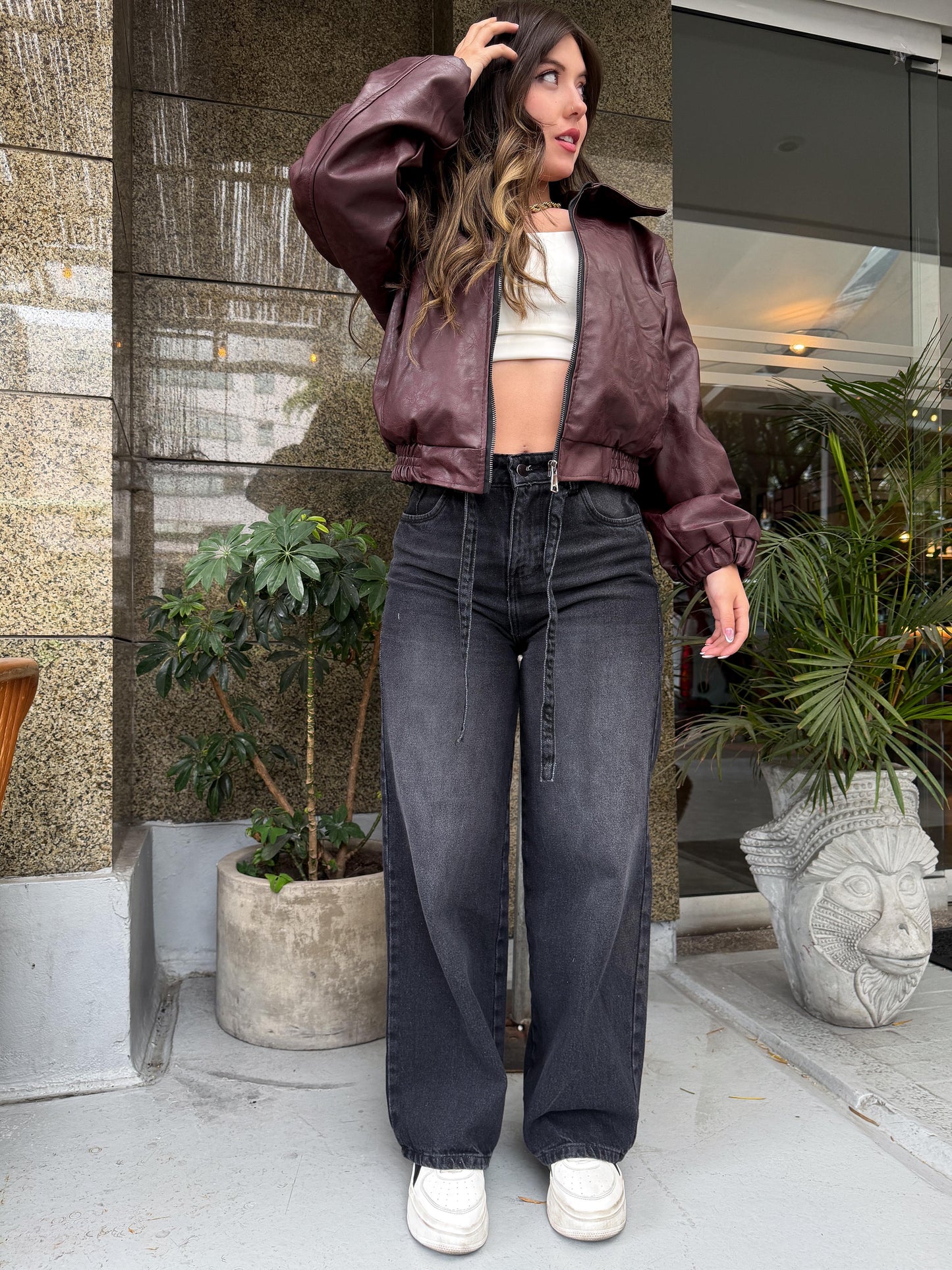 Jean wide leg mujer tono gris con correa