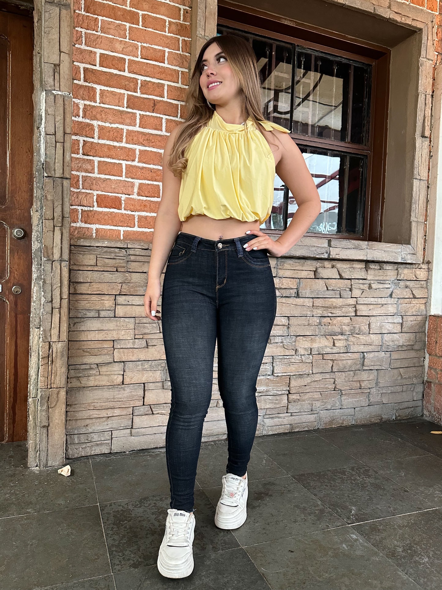 Jean skinny mujer tiro alto levanta cola azul oscuro