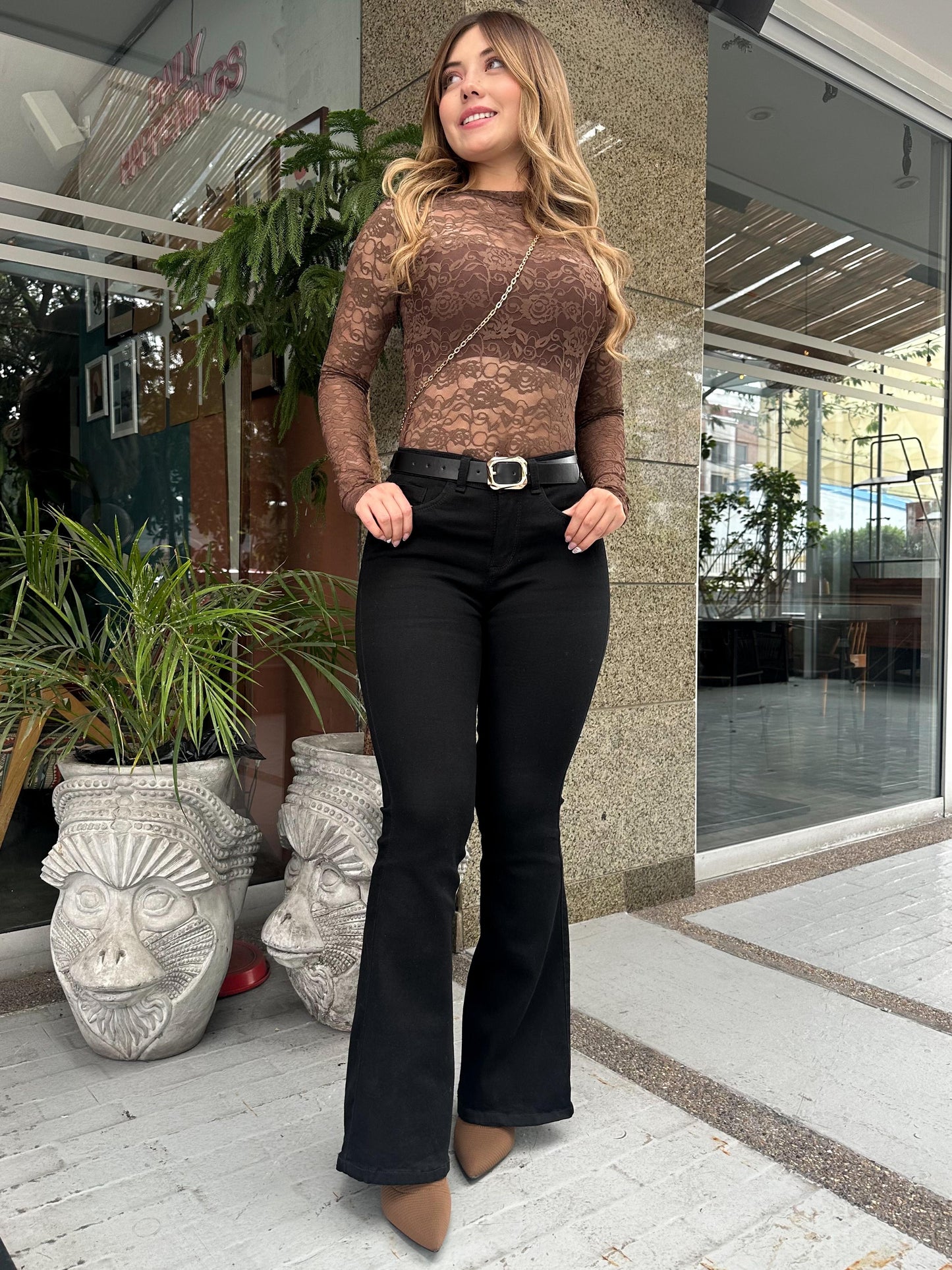 Jean Flare Mujer tiro alto levanta cola tono azul tono negro