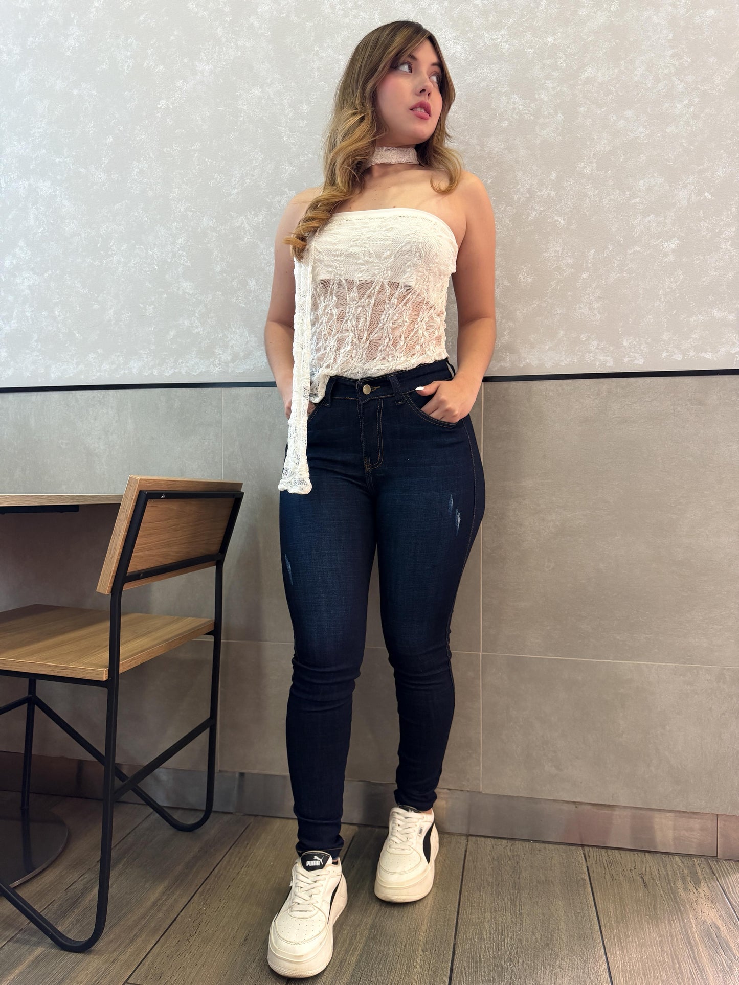 Jean skinny mujer tiro alto levanta cola azul oscuro
