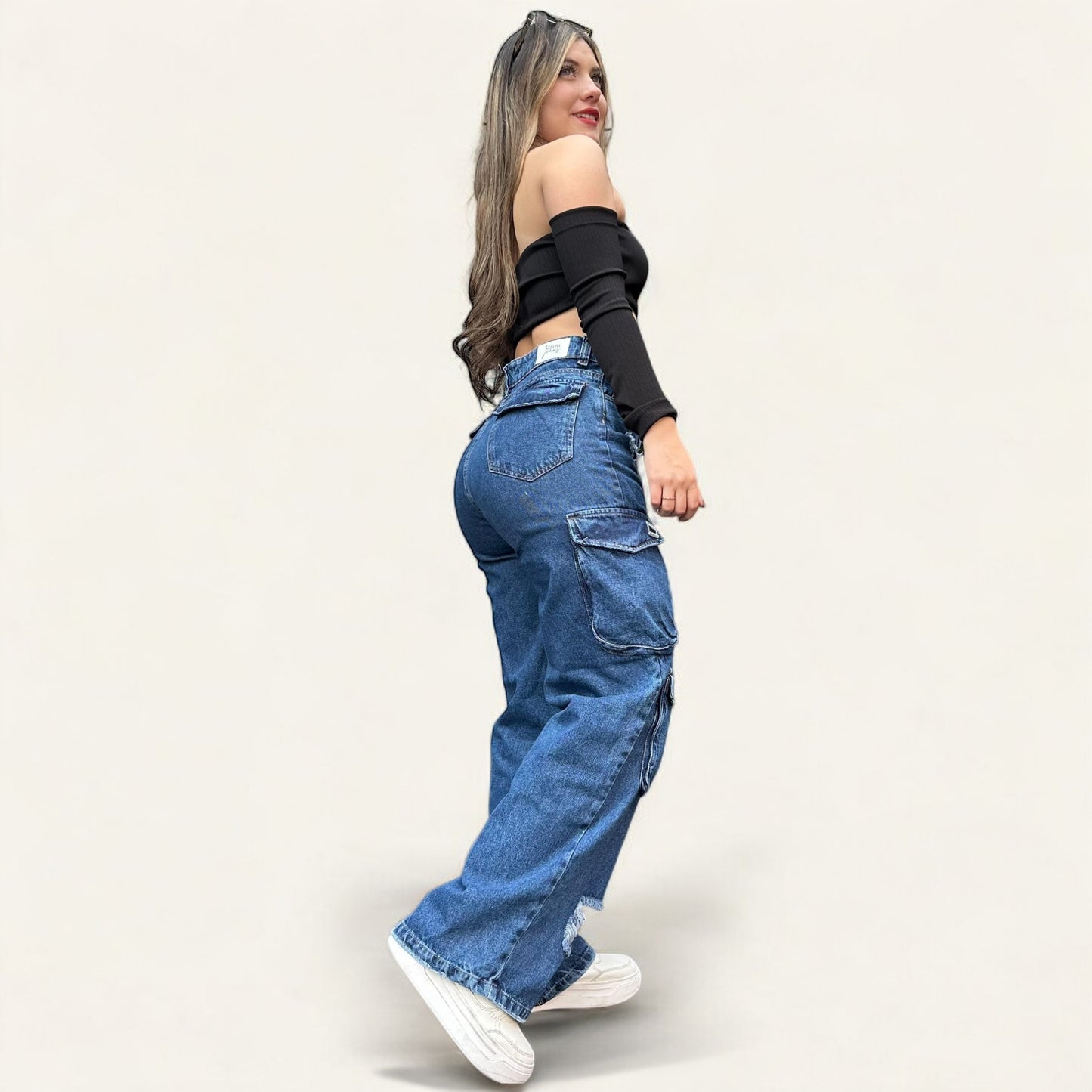 Jean cargo ovalado mujer tono azul clásico