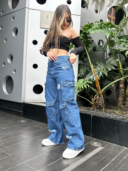 Jean cargo ovalado mujer tono azul clásico