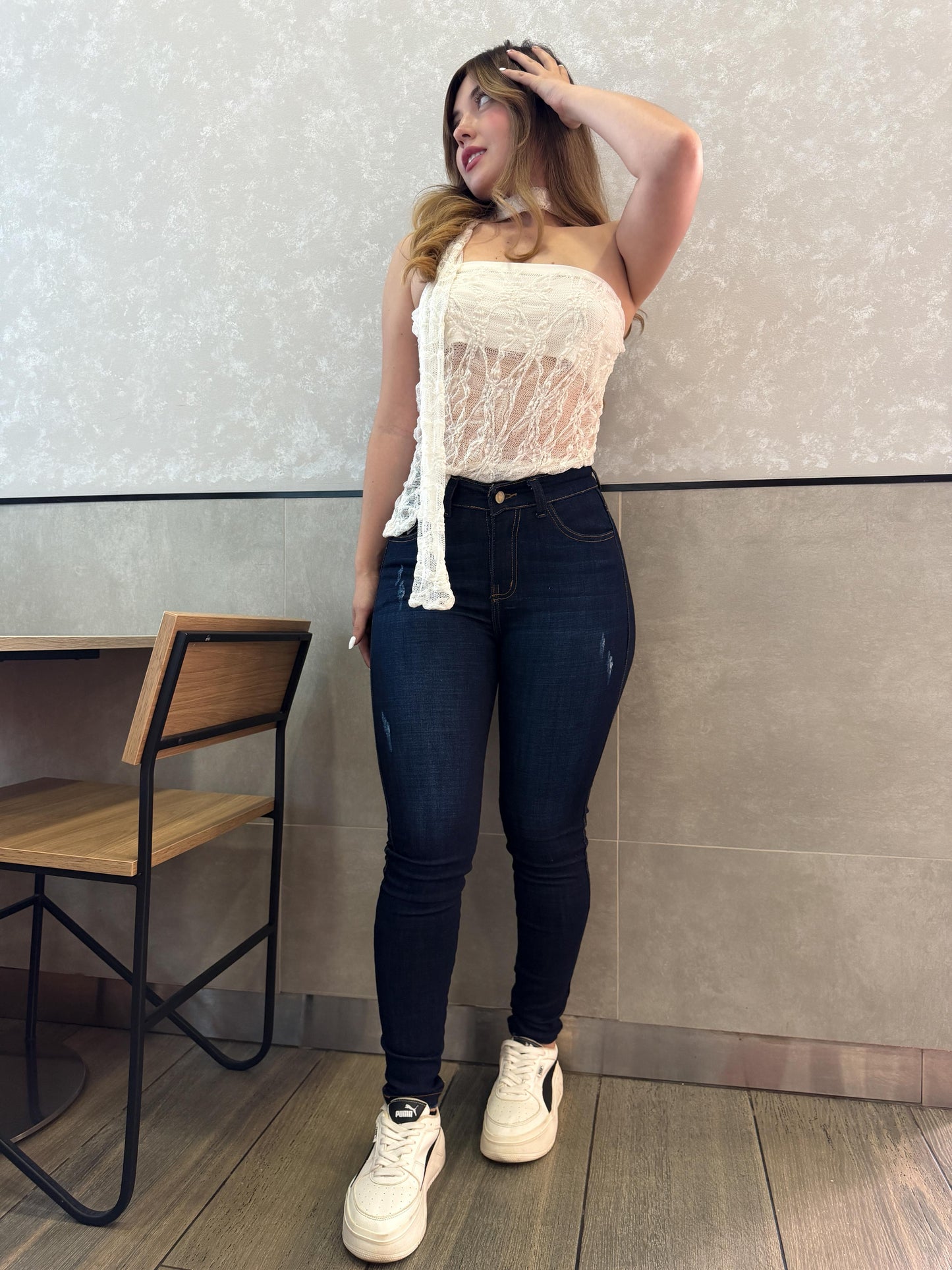 Jean skinny mujer tiro alto levanta cola azul oscuro