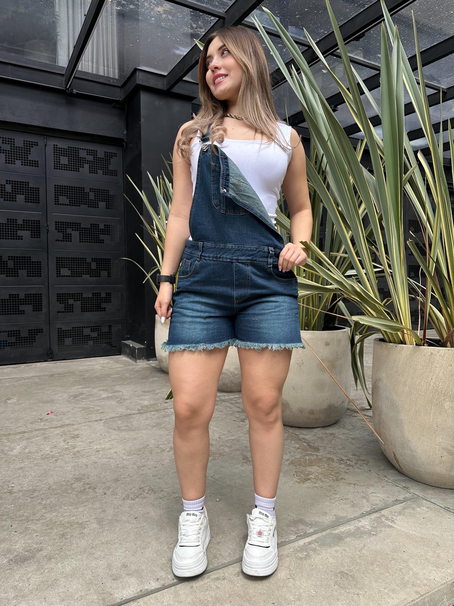 Braga short mujer tono oscuro